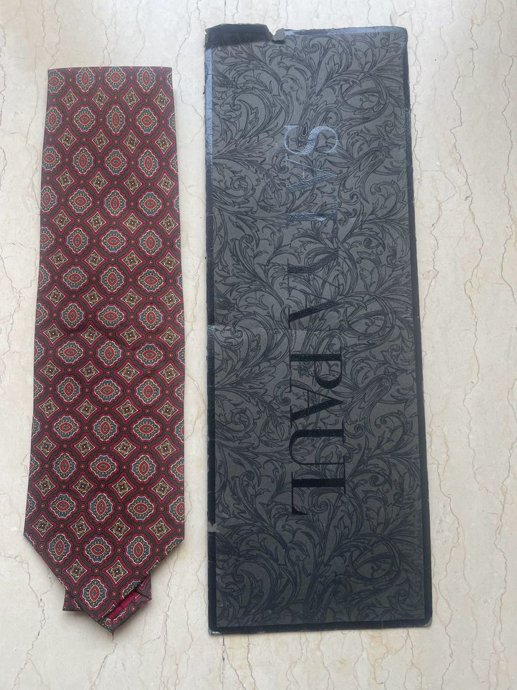 Elegant Satya Paul Tie in 100% Silk Material