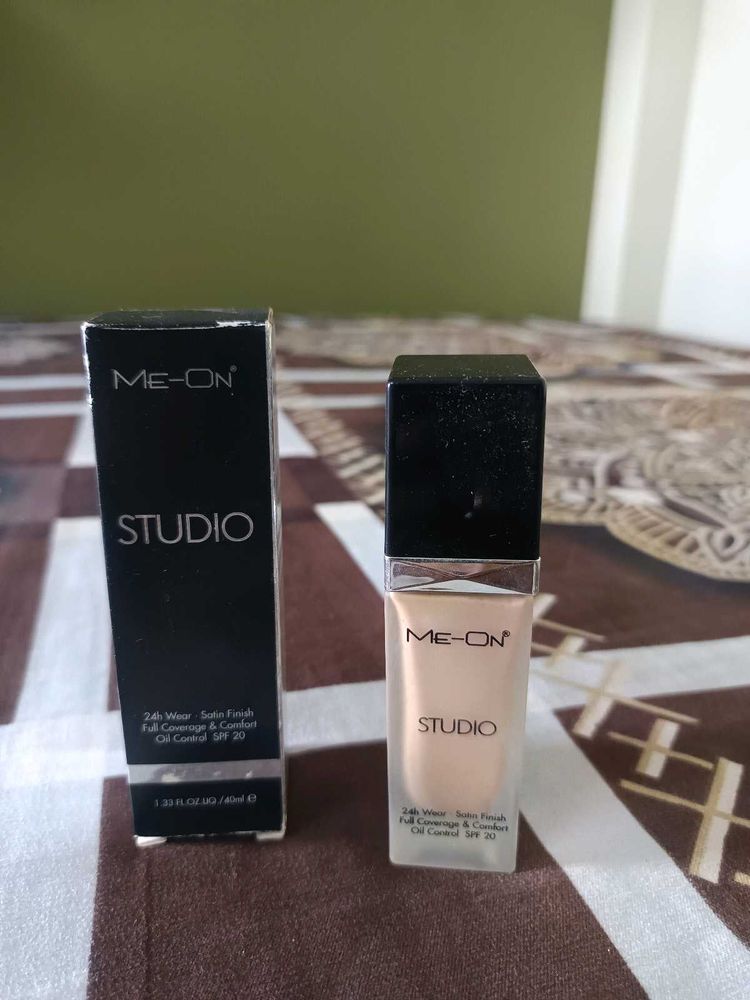 Me-On Ultra HD (02 Natural) Foundation