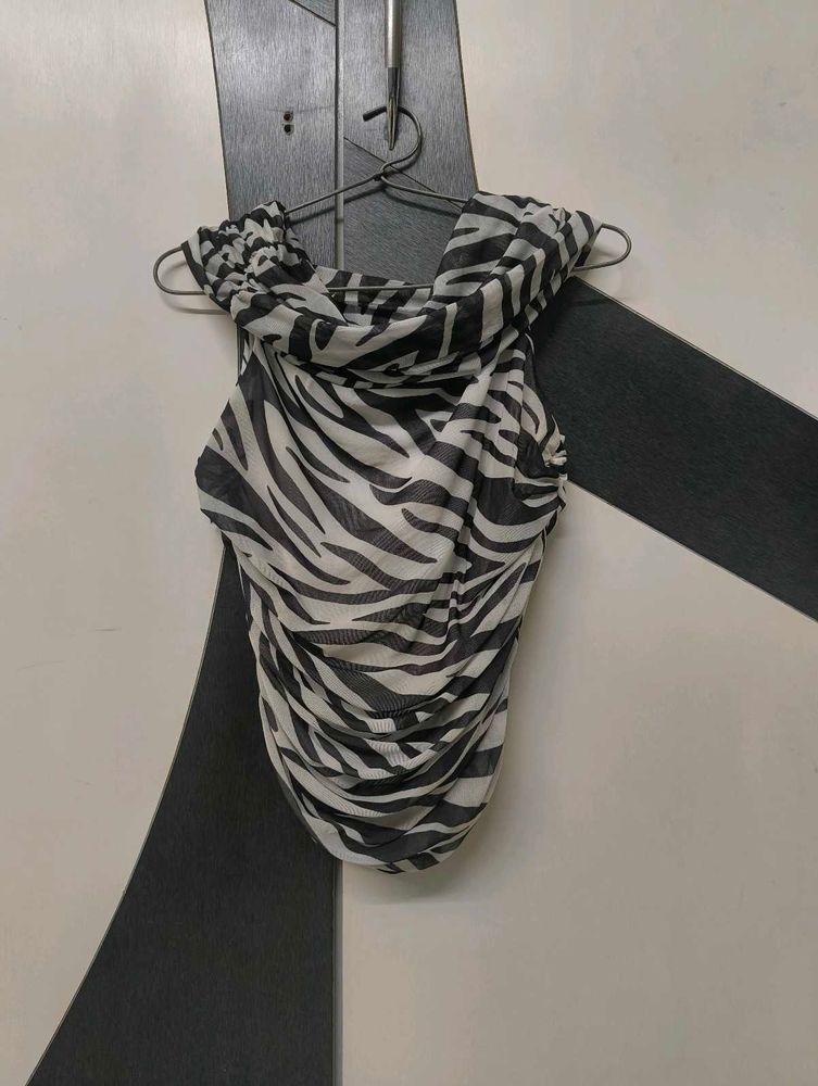 Beautiful black And White Outgoing Top