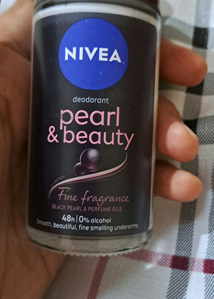 Nivea Black Pearl And Beauty Underam Roll On