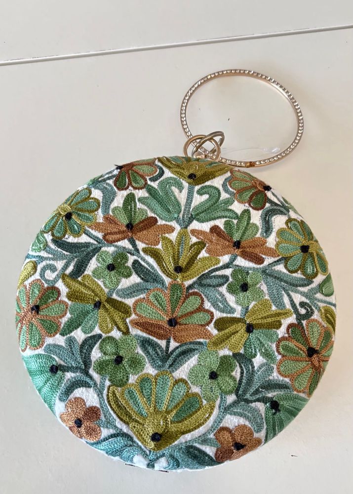 NEW round embroidered look bag