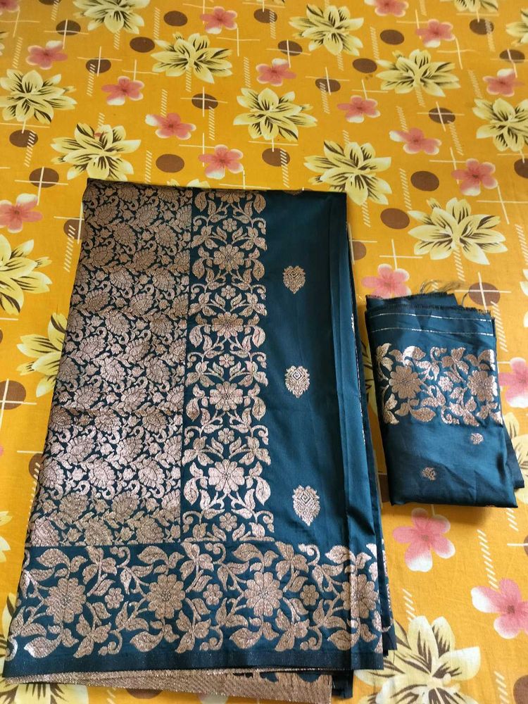 Elegant Green Banarasi Saree( unstitched blouse)