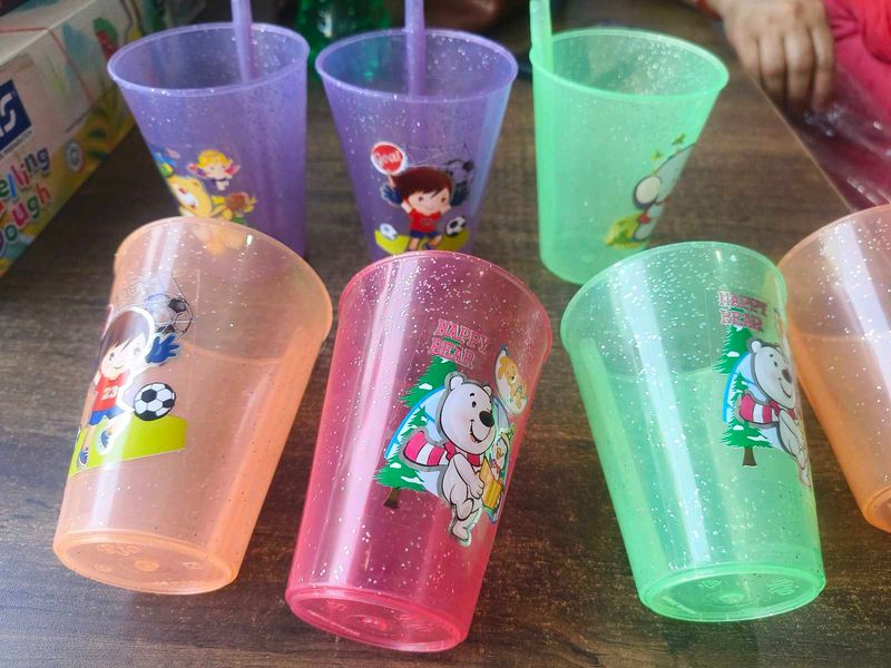 Set of 6 Kids&#39; Cups with Straws