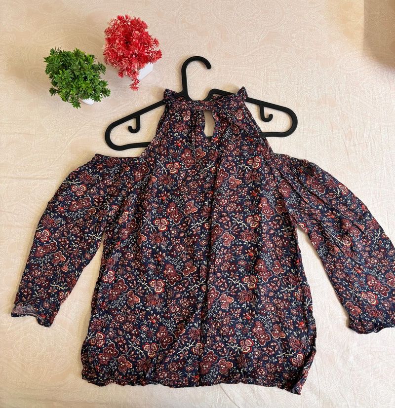 ✨Lee Cooper Off-Shoulder Top – Size S ✨