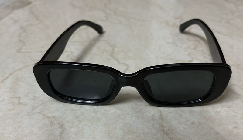 Retro Black Rectangle Sunglasses