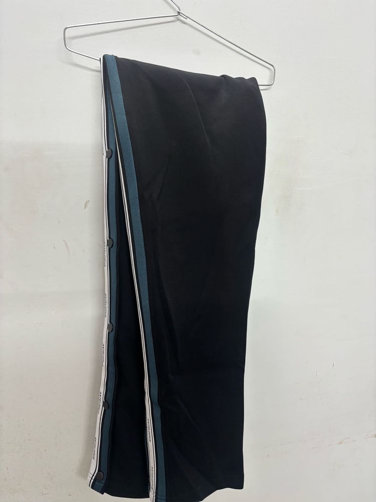 Stylish Black Pants With Button In Sides