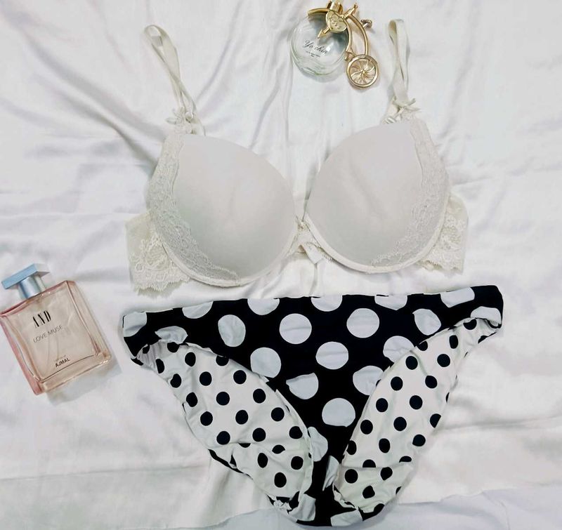 🇳🇿💫💗White Bra &amp; Polka Dot Panty Set