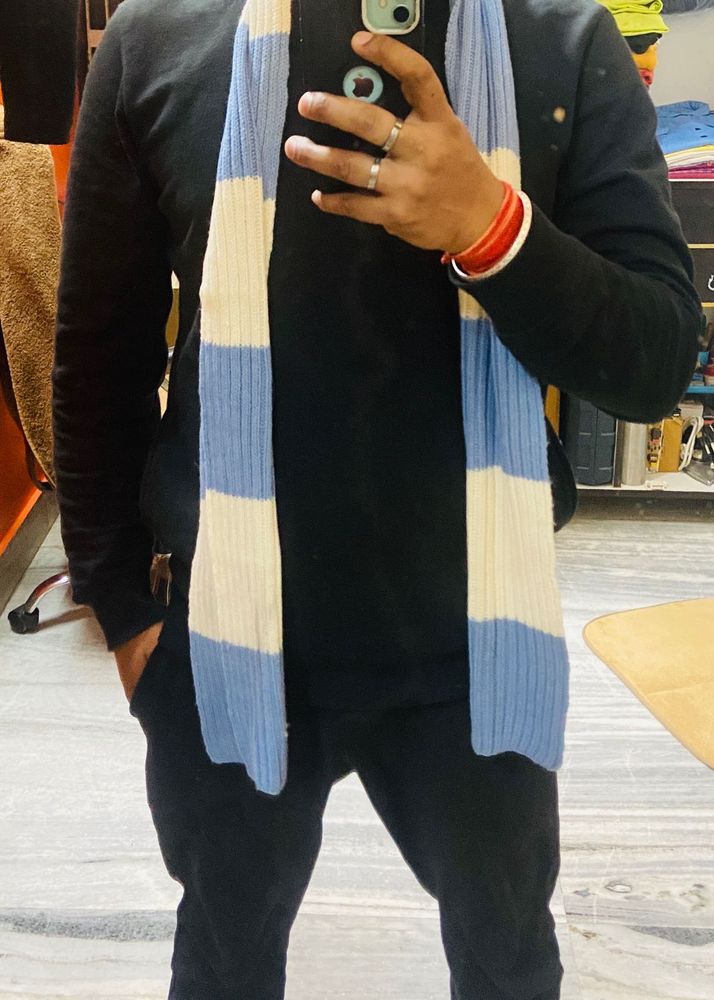 Woollen muffler