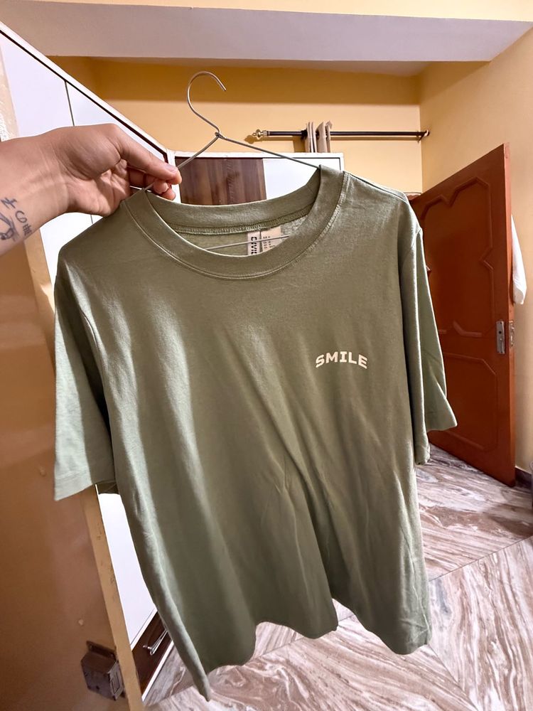 H&amp;M Relaxed Fit Tshirt