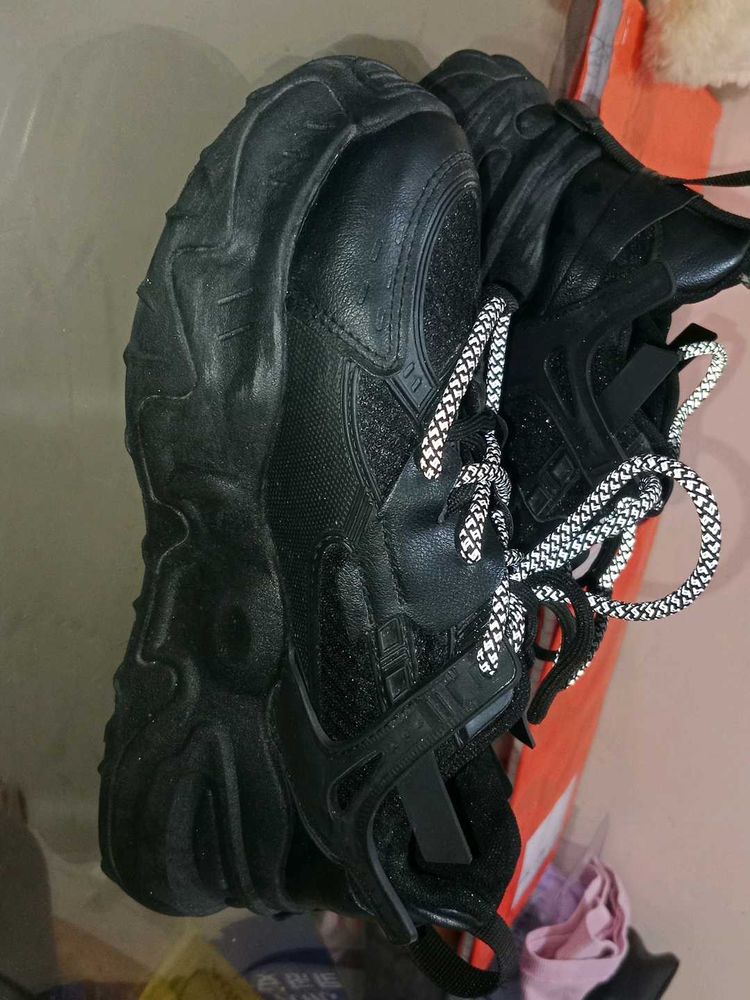 Sports Shoes