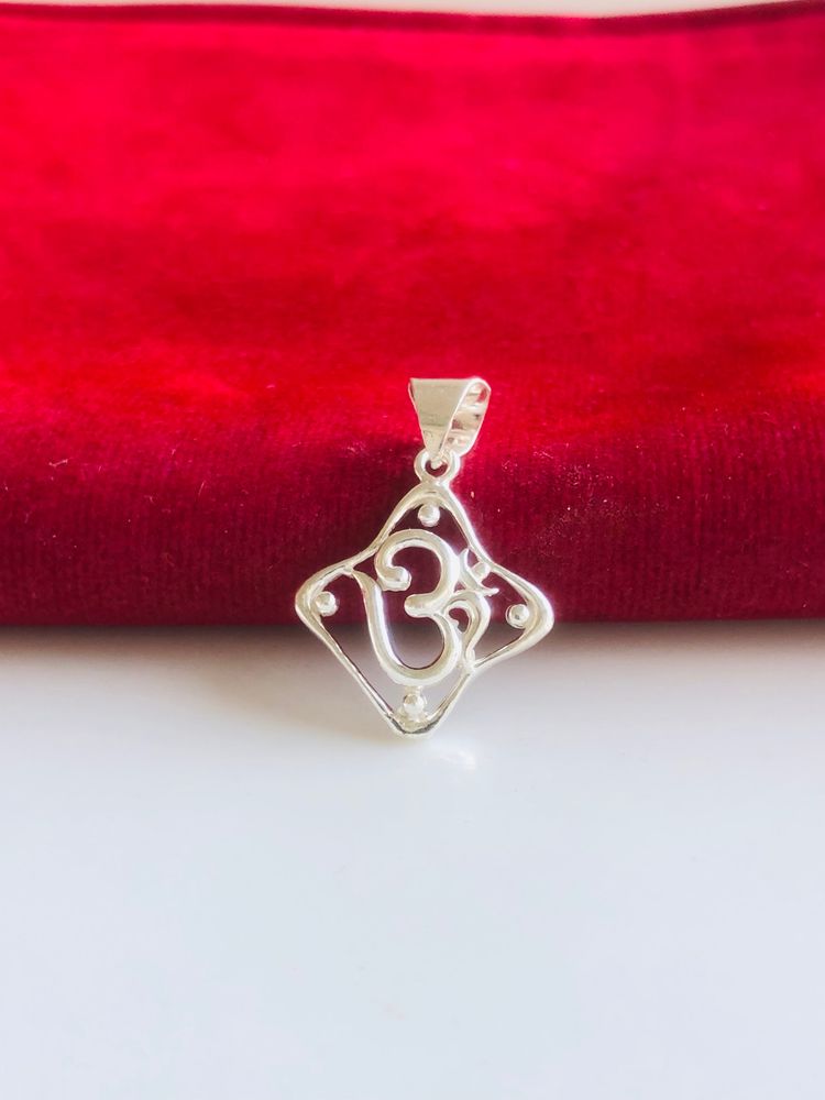 Om Pandal Pure Silver (wt:-1.600g)