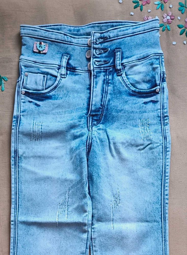 Stylish High-Waisted Jeans