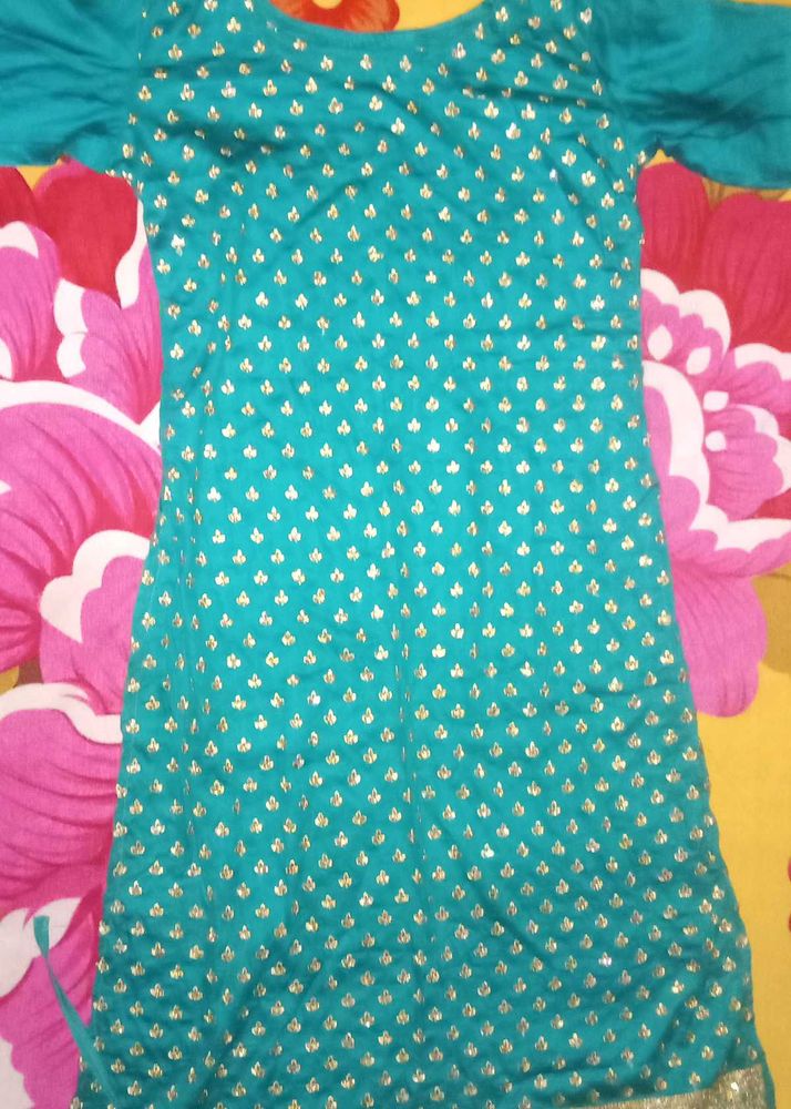 New With Teg A Very Beautiful suit