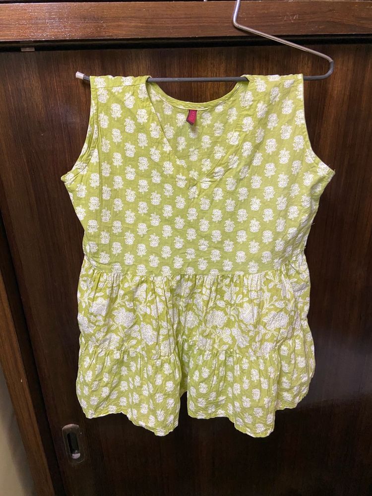 Sleeveless Green Kurta