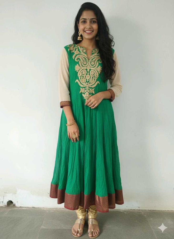 Elegant Green Embroidered Kurta 💚