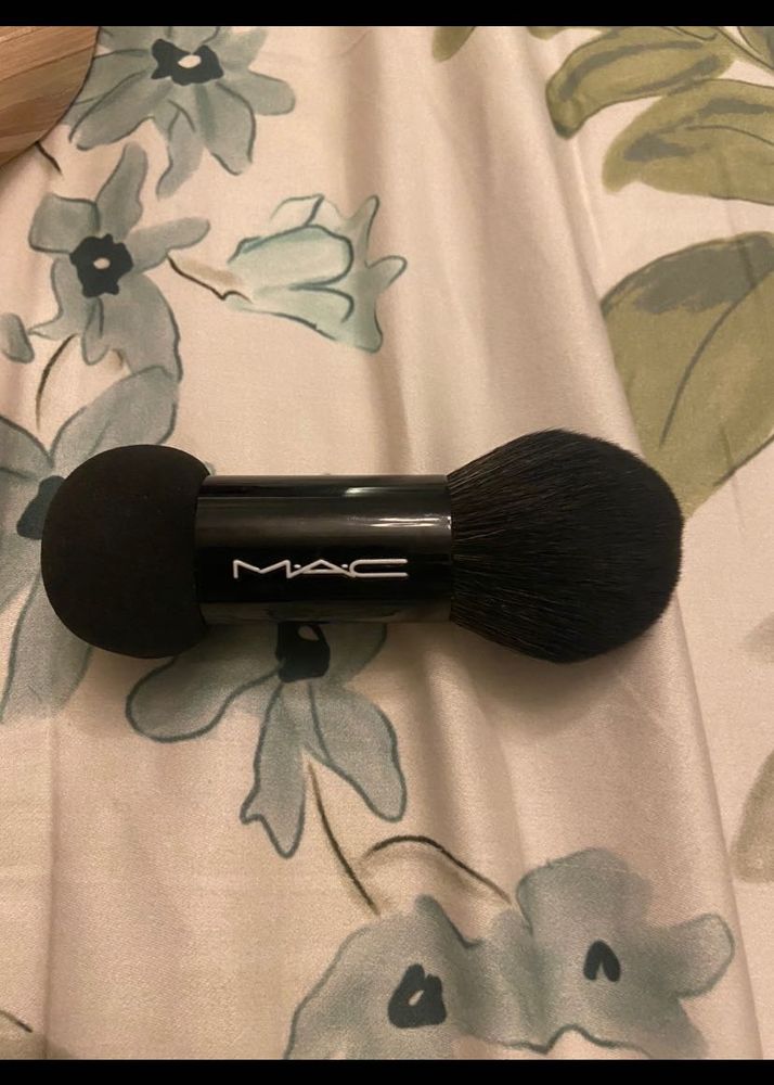 Mac Foundation Brush