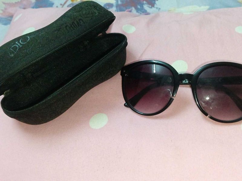 H&amp;M Classy Sunglasses 🕶️ With Case