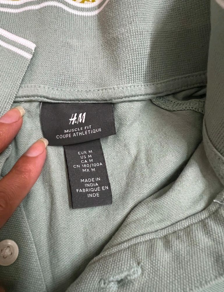 H&amp;M Unisex T Shirt