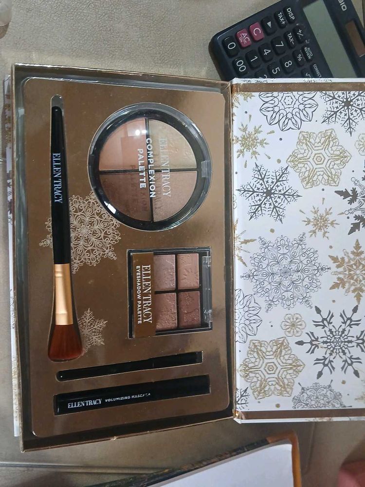 Ellen Tracy Makeup Palette Set