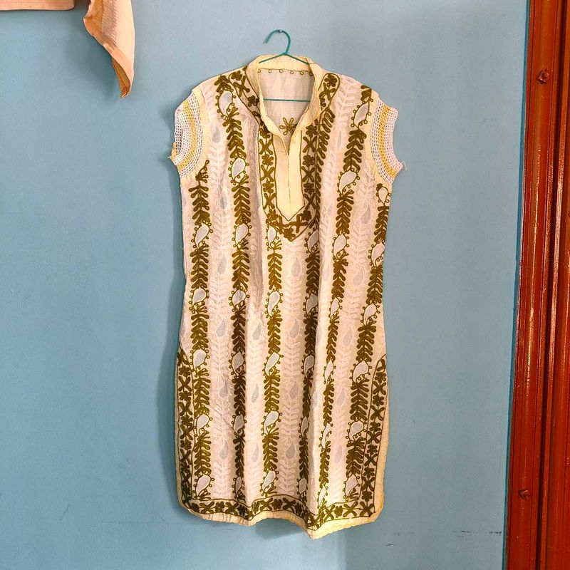 Women Embroidered Kurta