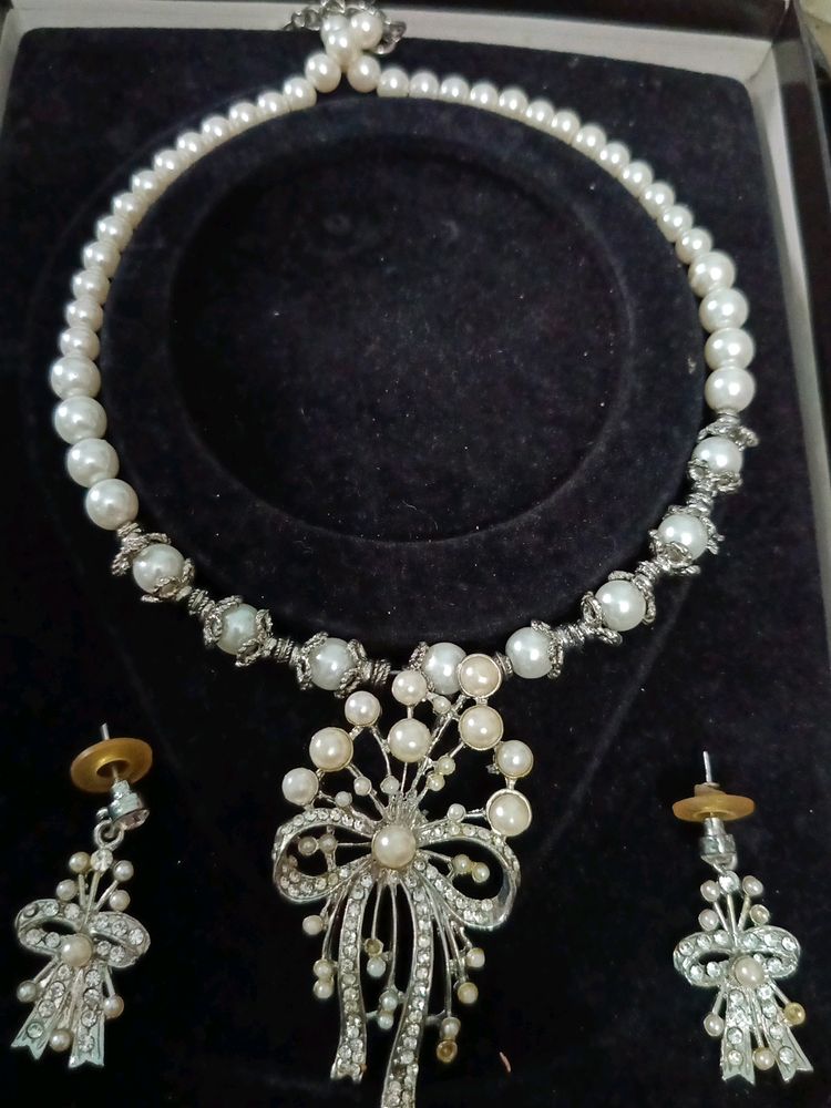 White Pearl Necklace Set