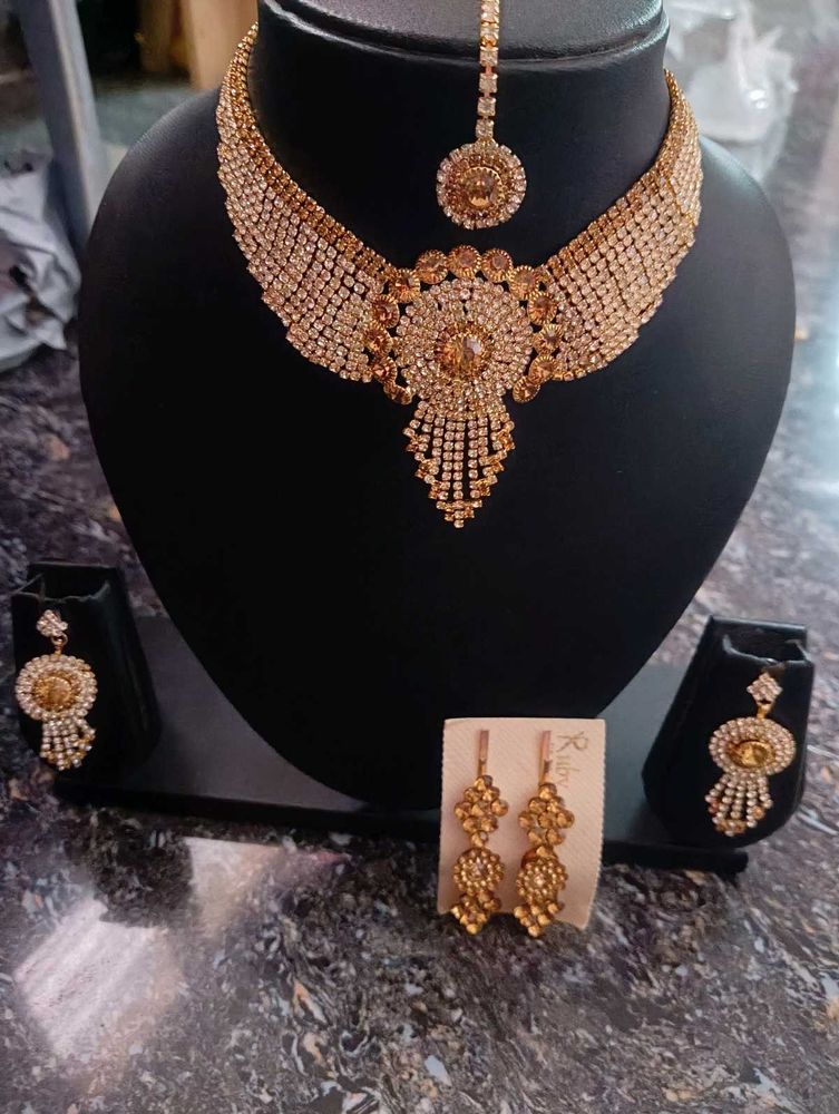 Stunning Gold Jewelry Set