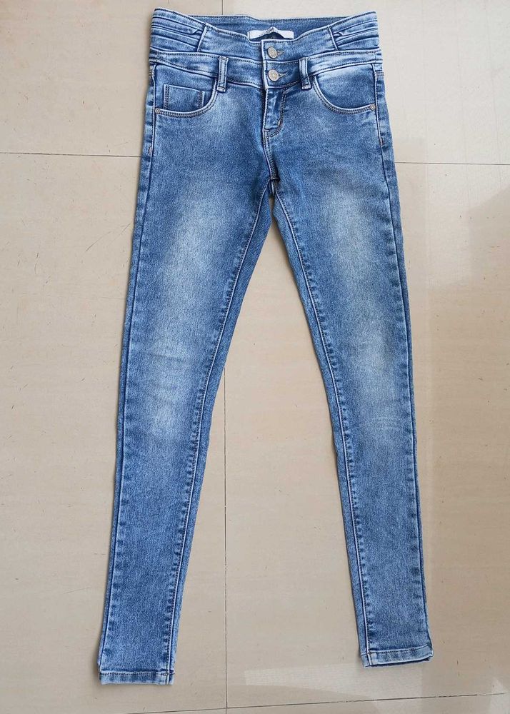 Light Wash Skinny Jeans - Women
