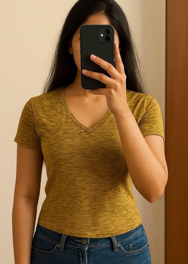 Roadster Mustard V-Neck Tee‼️sale‼️