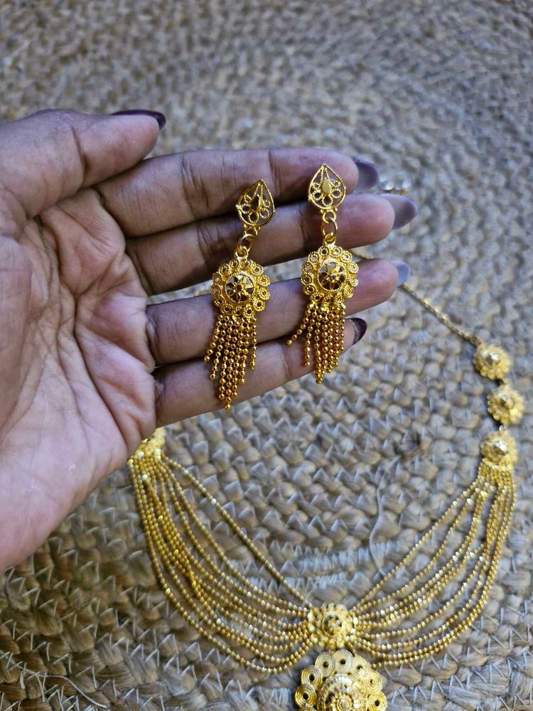 Golden Glittering Jewellery