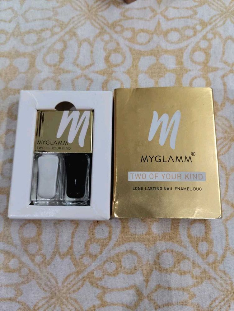 (Sealed)Myglamm Black &amp; White Nail Polish For Wome