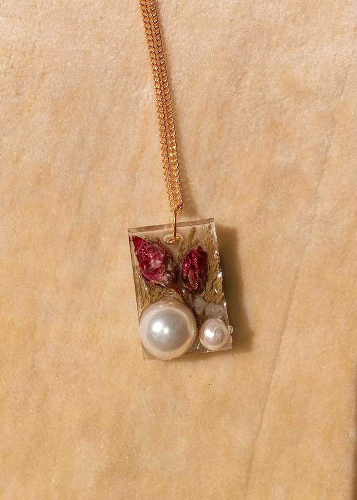 Pearl &amp; Dried Floral Resin Pendant