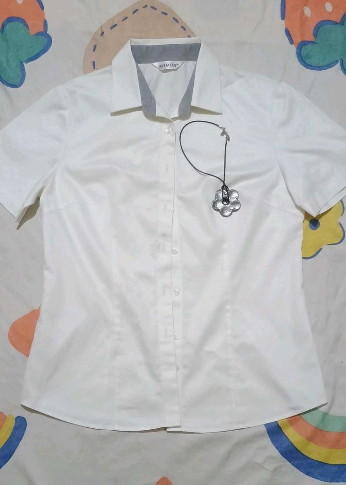 White Short Sleeve Shirt fitting