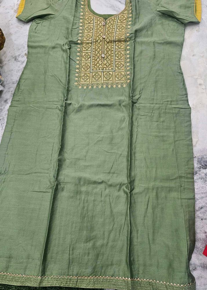 Elegant Green Embroidered Kurta