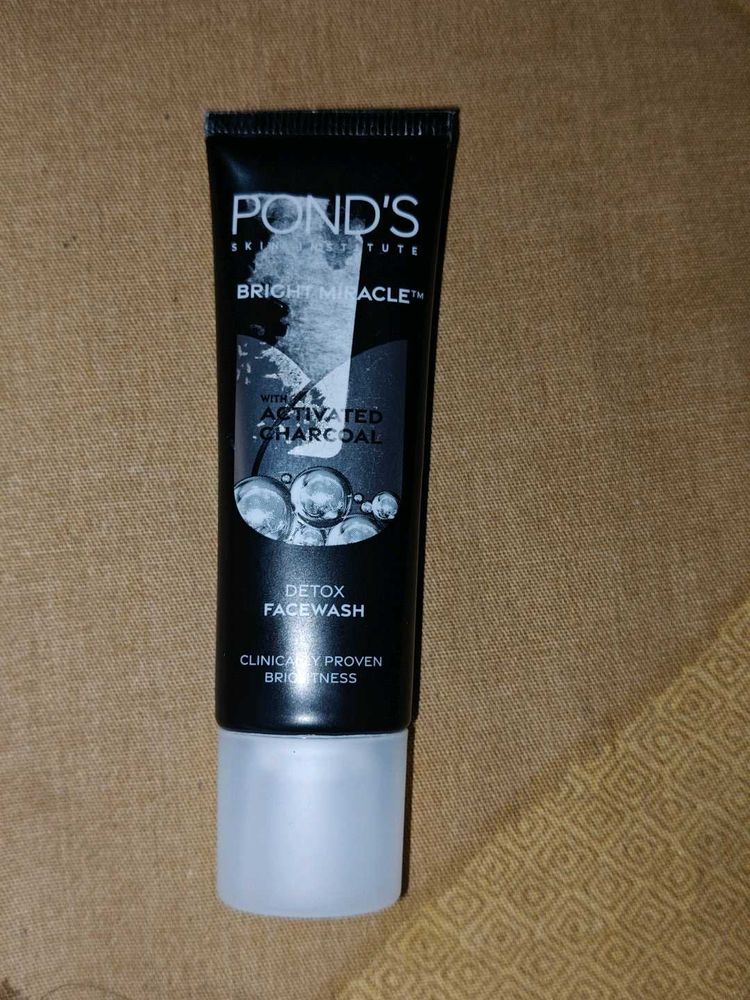 Pond&#39;s Detox Facewash
