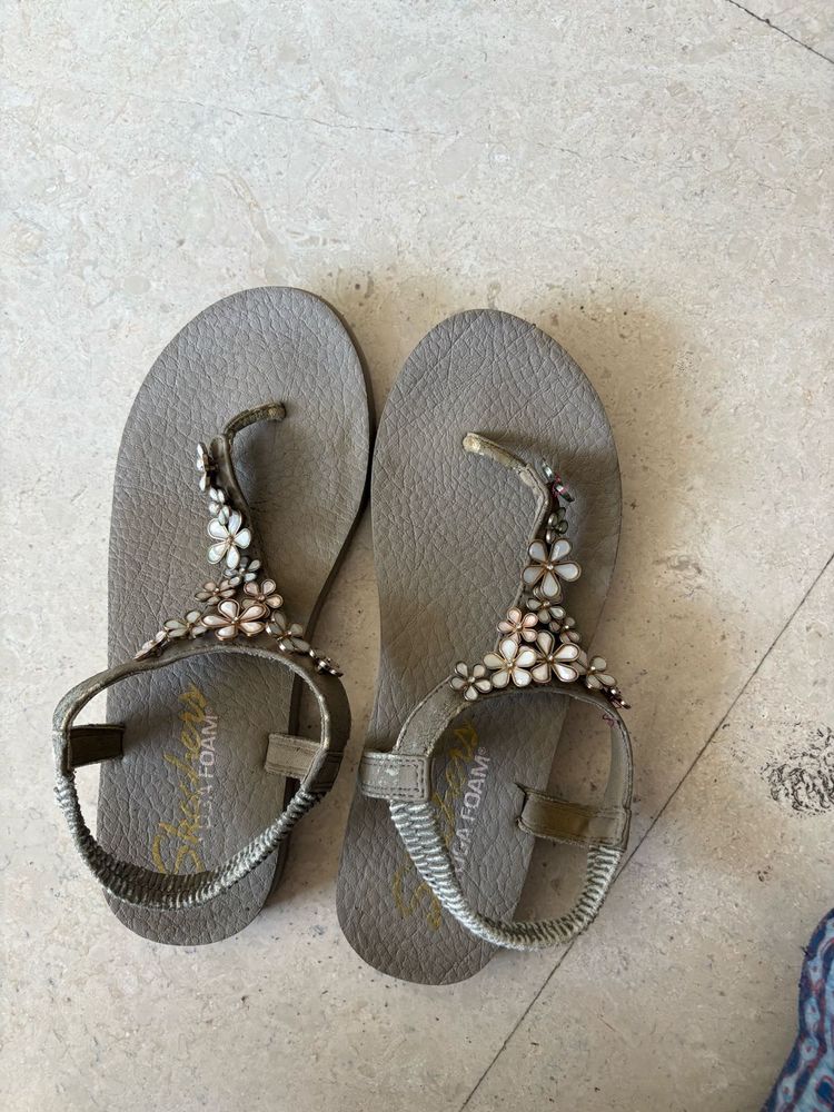 Skechers Yoga Foam Flower Sandals