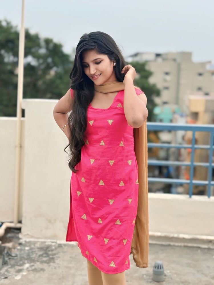Pink &amp; Gold Salwar Kameez
