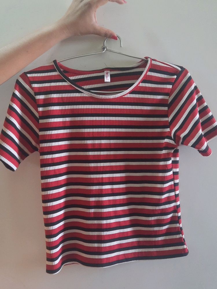 SHORT TOP
