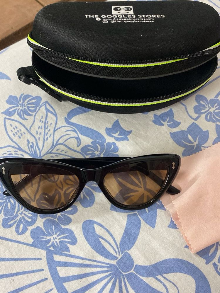 Cateye Sunglasses with Case