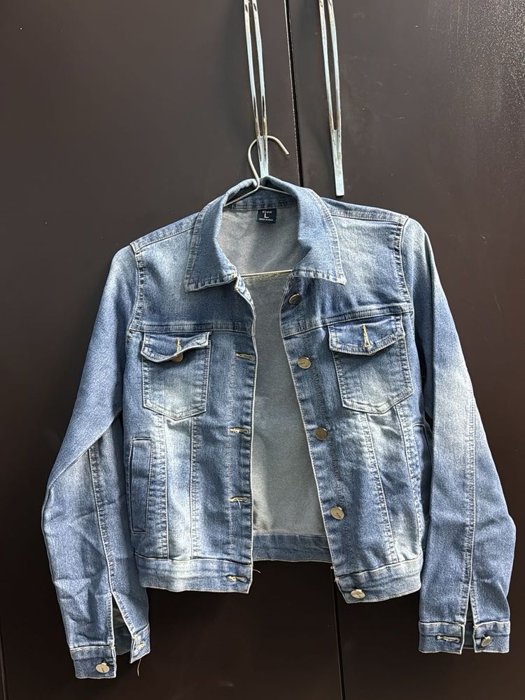 DENIM WOMEN’s JACKET