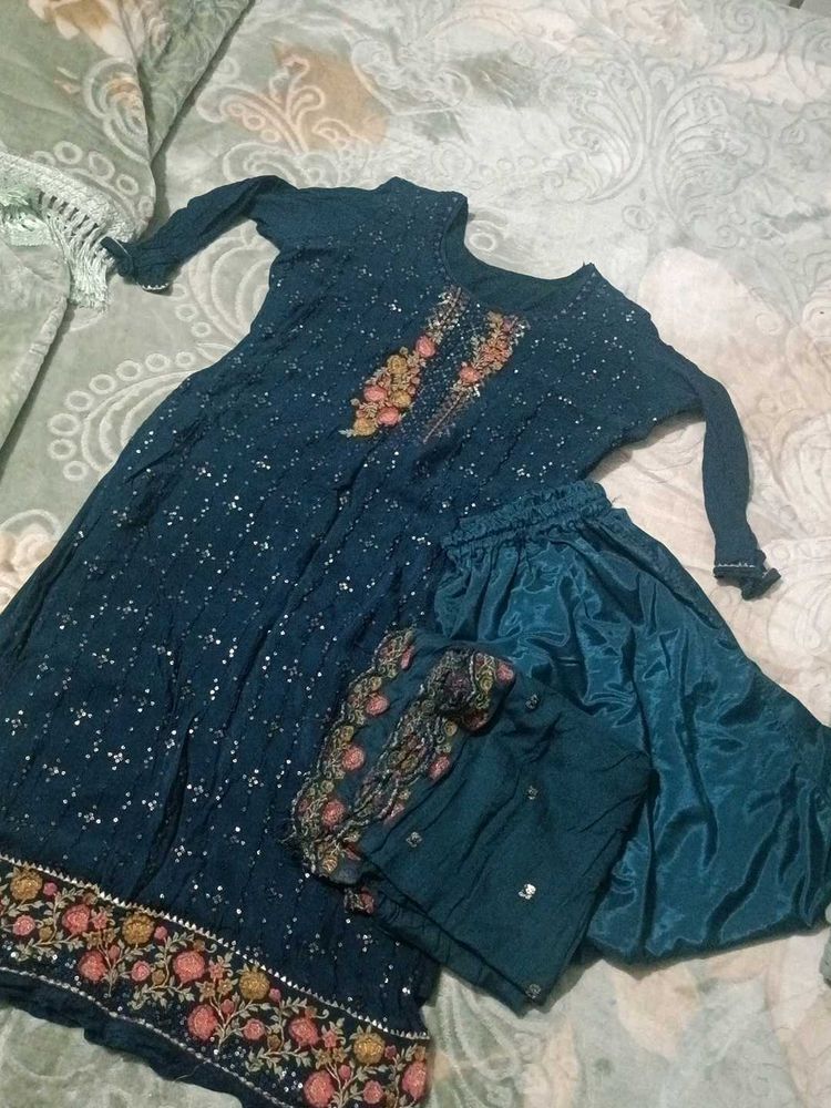 Elegant Embroidered Pant Kameez