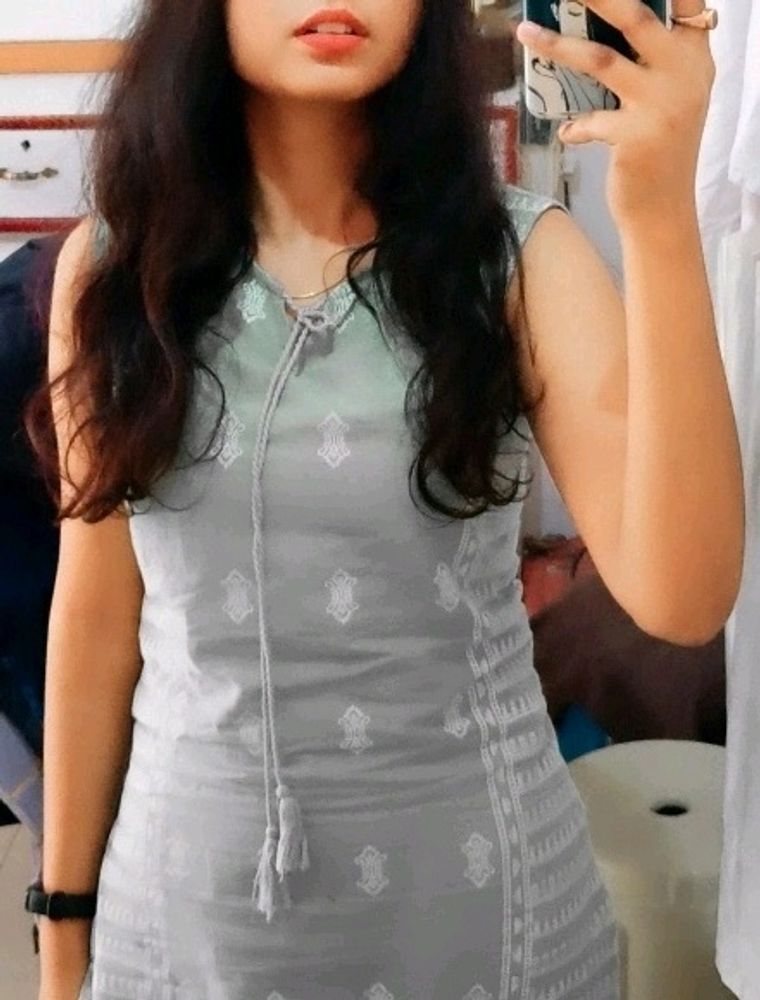 Grey Sleeveless Kurti