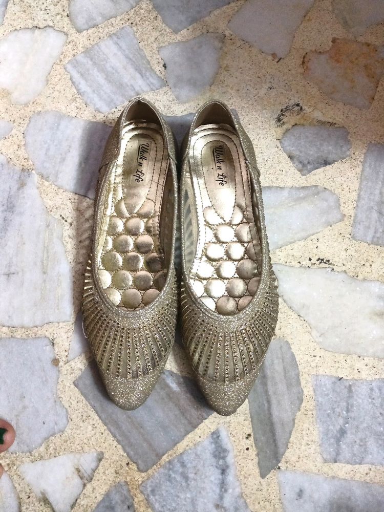 Stunning Golden Jutti For Women