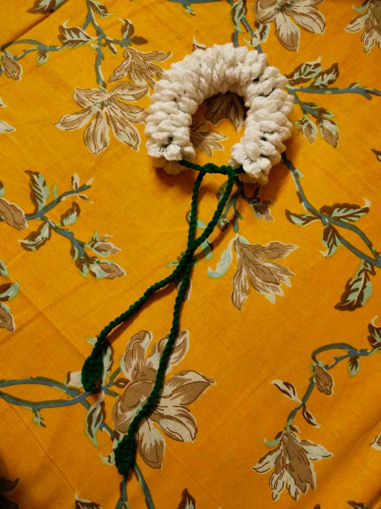 Handmade crochet gajra 🤍🎀