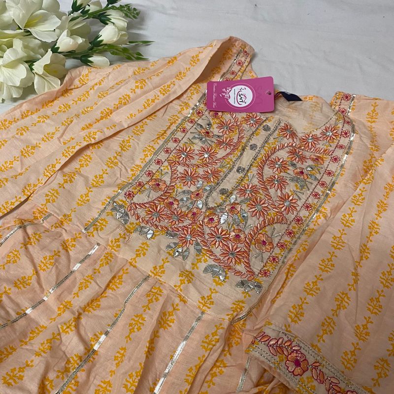 Beautiful Frock Type Kurti With Pink Shade 🌺🦩🎟️🩰