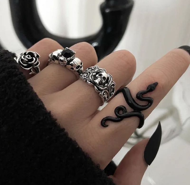 Gothic Geometric Rings