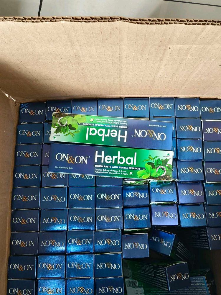 ON&amp;on Herbal Toothpaste