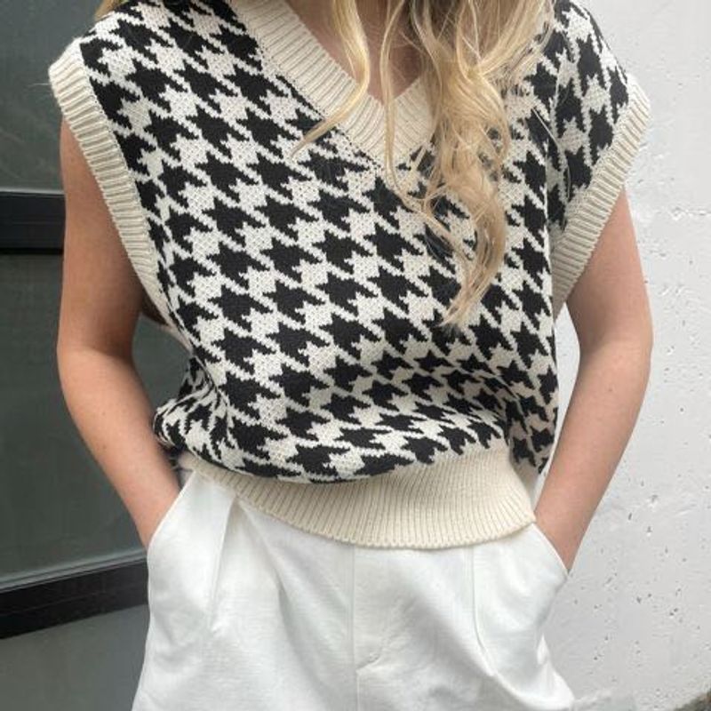 Urbanic Houndstooth Knit Vest