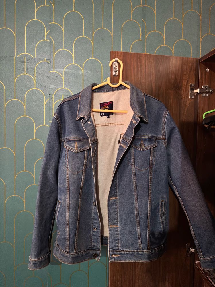 BLUE DENIM JACKET