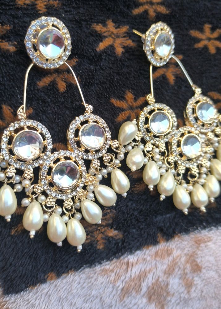 Beautiful Earring😍 Grab Fast