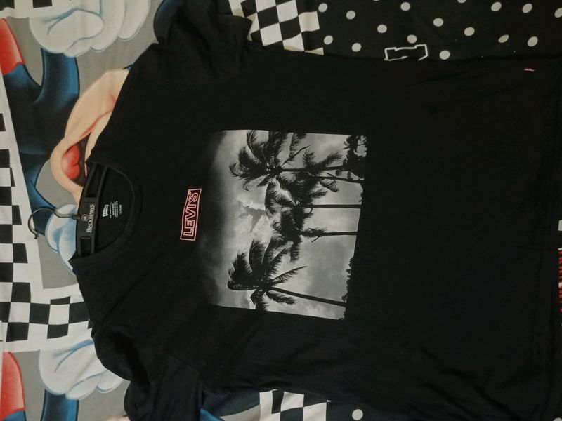 Men&#39;s Tshirt 👕 Looking Good 👍😊